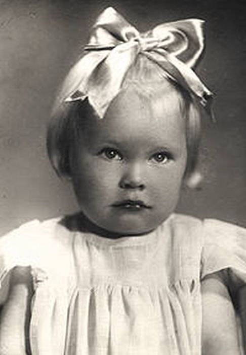 Маленькая Наташа Белохвостикова. / Фото: www.peoples.ru