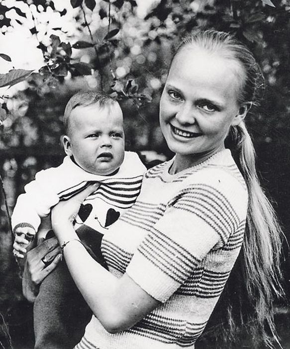 Наталья Белохвостикова с дочерью Наташей. / Фото: www.telesem.ru