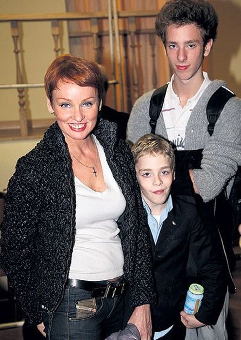 Жанна Эппле с сыновьями. / Фото: www.celebs-news.ru
