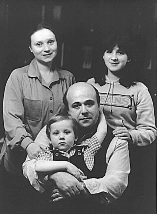 Александр Калягин со второй женой Евгенией Глушенко, дочерью и сыном. / Фото: www.negani.com