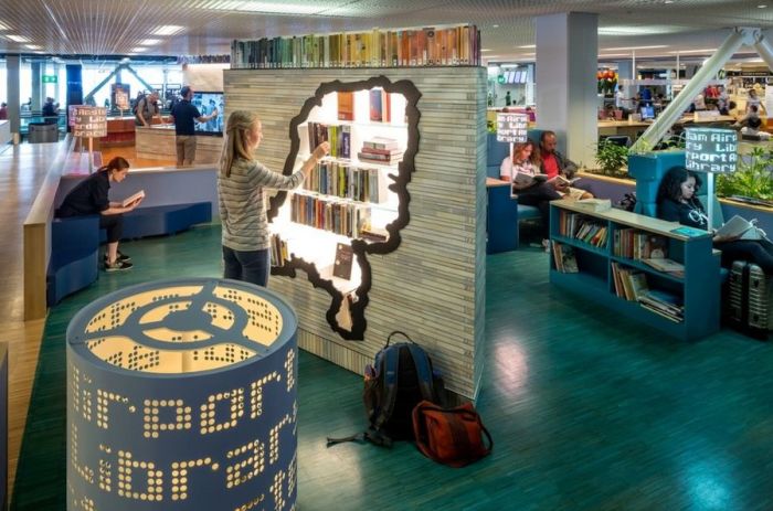 Библиотека в аэропорту Схипхол. / Фото: www.robb.report