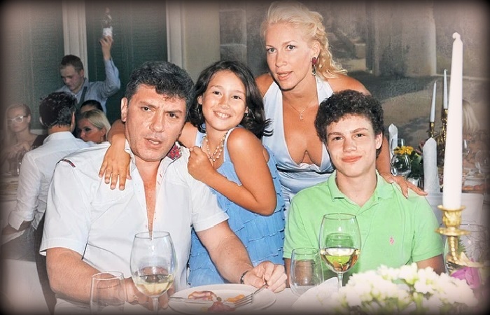 Борис Немцов, Екатерина Одинцова и их дети Антон и Дина.