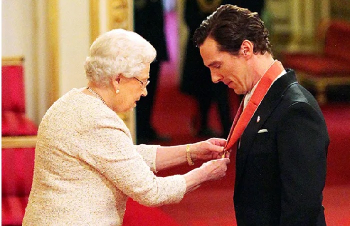 Королева Елизавета II наградила актера Бенедикта Камбербэтча орденом Британской империи. |Фото: Yui Mok /Scanpix.