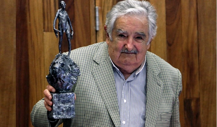 88 летний Хосе Умберто Мухика Кордано широко известен в своей стране под прозвищем Эль Пепе. 