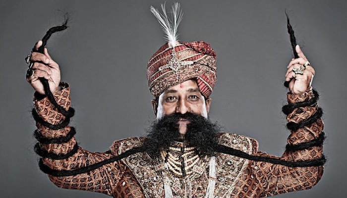 67-летний житель Индии Рам Сингх Чаухан - обладатель самых длинных усов на планете.
