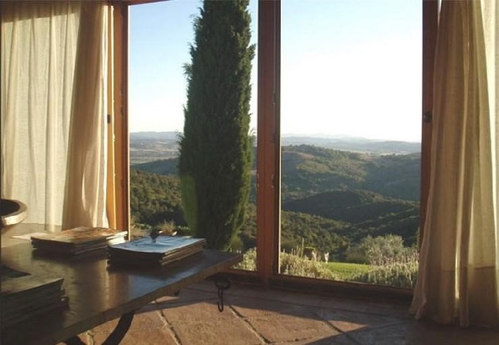 Вид из окна особняка Газманова в Тоскане. | Фото: fashion-int.ru