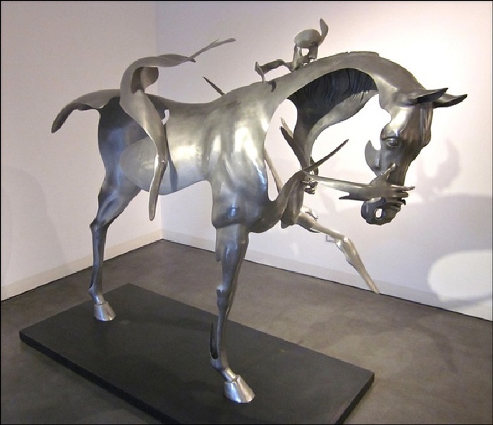 Сюрреализм в стальных скульптурах. <br>Авторы: Лю Чжан, Куанг Чжун и Тан Тяньвэй.