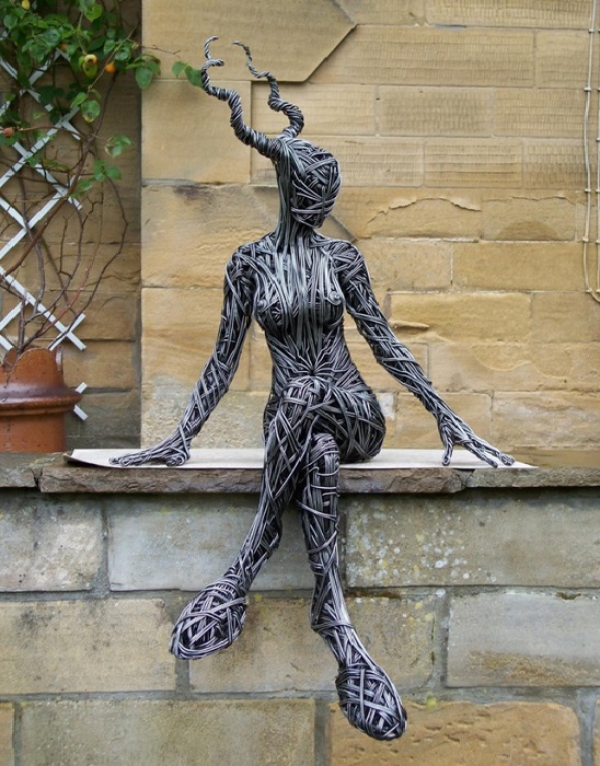 Проволочные скульптуры от Робина Уайта. | Фото: adme.ru.