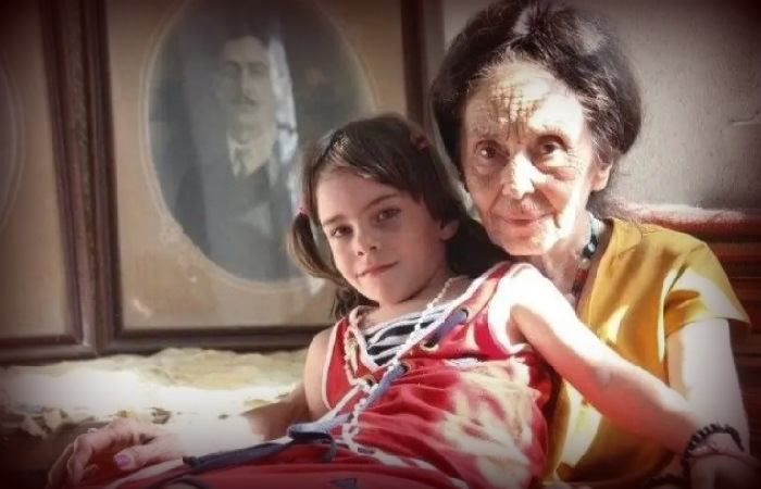 Адриана Илиеску с дочерью. Элизой.