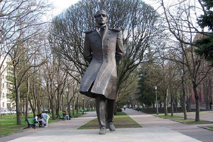 Монумент русского поэта в Ставрополе.