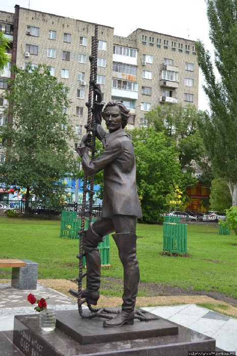 Тот самый Мюнхгаузен. Памятник О.И.Янковскому.