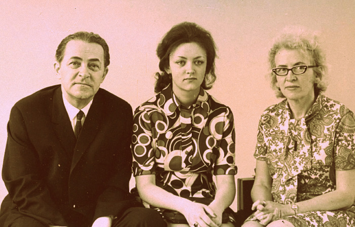  Ольга Дмитриевна Ульянова с мужем Алексеем Николаевичем Мальцевым и дочерью Надеждой. 1974 год.
