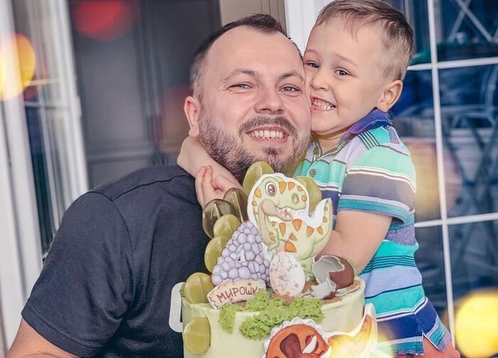 Ярослав Сумишевский со своим сыном Мирошей в день его рождения.