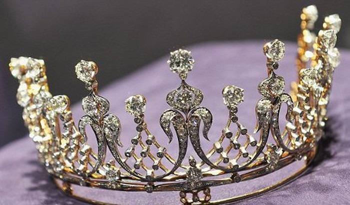 Та самая бриллиантовая корона, изготовленная 1880 году