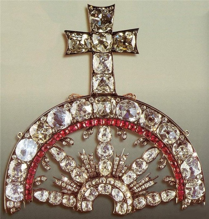 Украшение орденской шляпы Бриллианты, рубины, золото, серебро 8,5 х 8,5 см Конец XVIII века