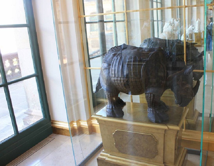 Носорог, тоже изготовлен из  «бётгеровского» фарфора