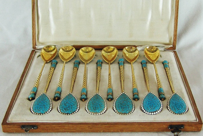 Серебряный набор из 12 чайных ложек. Серебро, золочение, перегородчатая полихромная эмаль