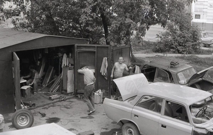 В гаражах советские мужчины нередко проводили выходные. /Фото: a.d-cd.net