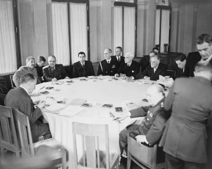 Ялтинская конференция, где СССР и США еще союзники. /Фото: vo-gazeta.ru