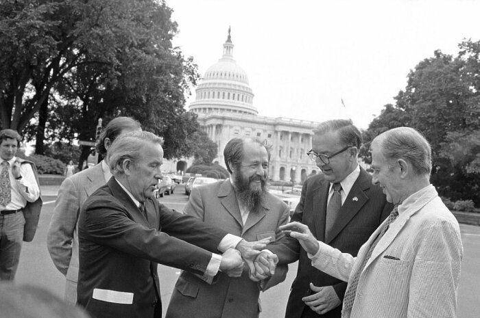 Солженицына воспринимали как рупор Вашингтона. /Фото: cont.ws