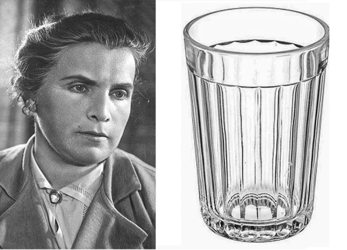 Вере Мухиной часто приписывают изобретение граненого стакана.