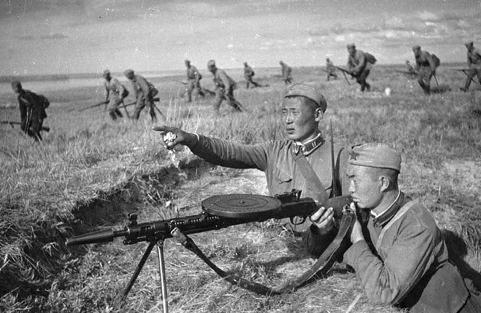 Тувинский эскадрон на фронте, 1943 год. /Фото: ergelt.mn