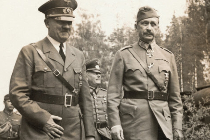 Гитлер на юбилее Маннергейма. /Фото: regnum.ru