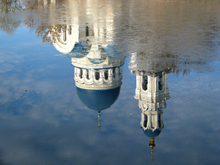 Есть легенда, что озеро стало издавать звуки после того, как в нем утонула церковь. /Фото: npr-foto.narod.ru