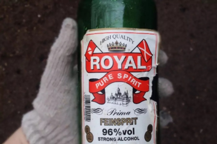 Спирт Royal можно было купить в любом ларьке. /Фото: uj-images.ru