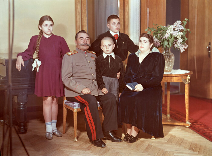 Третья жена и дети. /Фото: avatars.dzeninfra.ru