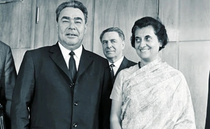 Генеральный секретарь ЦК КПСС Леонид Брежнев и премьер-министр Индии Индира Ганди, 1973 год. /Фото: avatars.mds.yandex.net