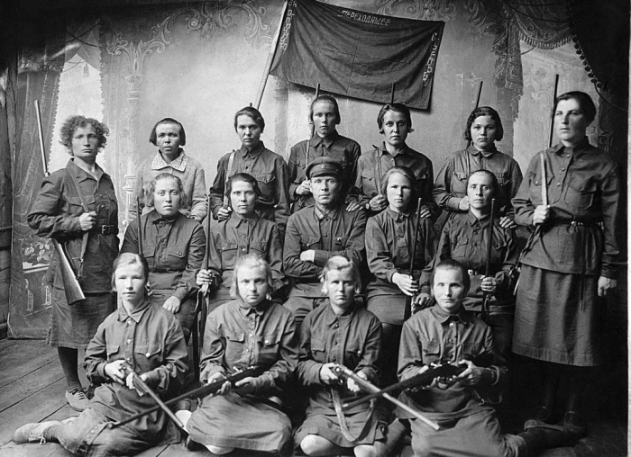 Позже ОСОАВИАХИМовцы встали на защиту Родины и Сталина в Великой Отечественной. /Фото: 735606.selcdn.ru
