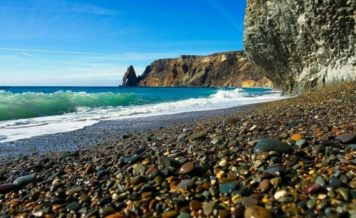 Яшмовый пляж – одно из чистейших мест Крыма. /Фото: turvopros.com