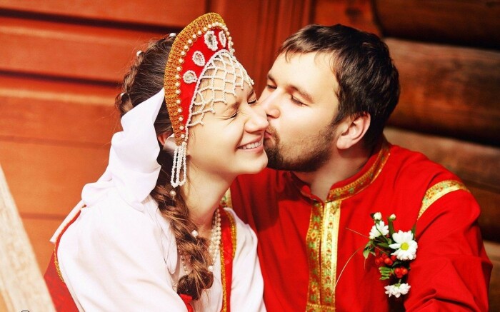 Поцелуй на Руси означал пожелание здоровья, счастья, благополучия. /Фото: kapushka.ru