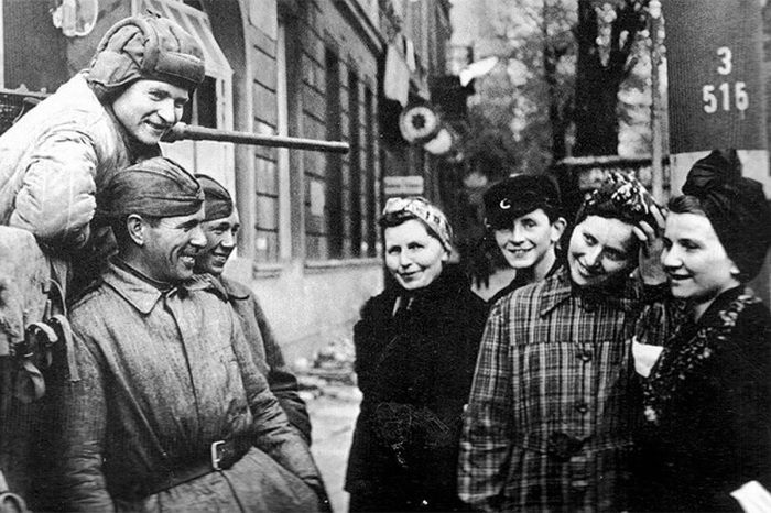 Власти СССР не разрешали своим военнослужащим жениться на женщинах-австрийках. /Фото: s9.stc.all.kpcdn.net