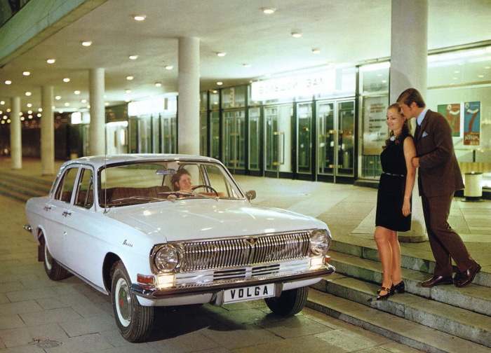 Купить машину в СССР было непросто, особенно  «Волгу». /Фото: perunica.ru