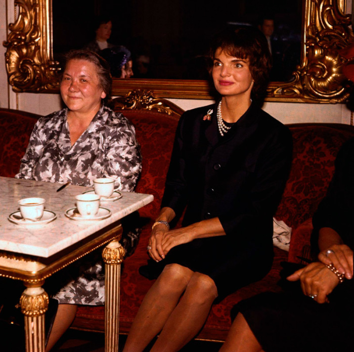 Первые леди СССР и США: Нина Хрущёва и Жаклин Кеннеди (Вена, Австрия, июнь 1961 года)./Фото: mtdata.ru
