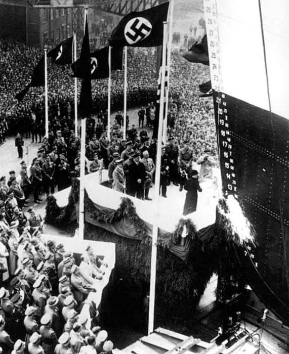 Спуск «Густлоффа» на воду в присутствии Гитлера./Фото: foreignpolicyi.org