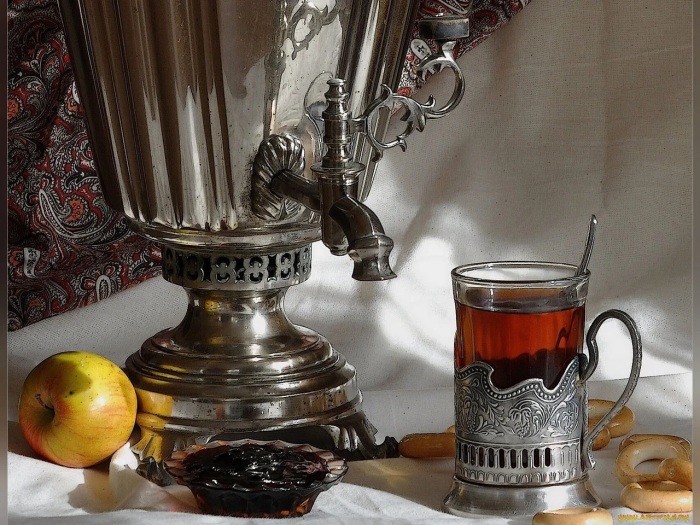 Чаепитие с самоваром — замечательная традиция. /Фото: podacha-blud.com