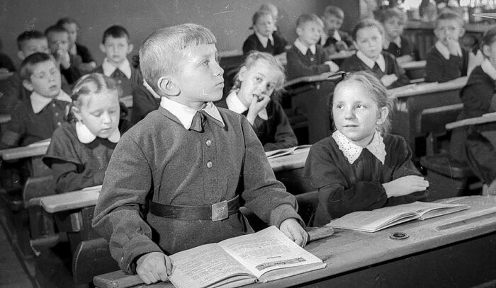 Сторонники реформы утверждали, что школьники не могут разобраться в правилах русского языка. /Фото: nash-sssr.ru