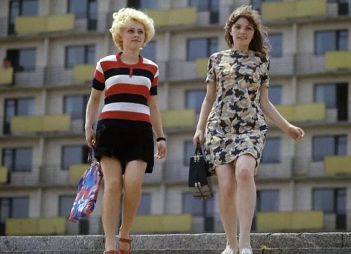В летнее время женщины с удовольствием носили мини. /Фото: r1.mt.ru