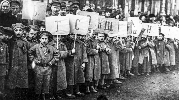 Первая реформа прошла в 1918 году: большевики решили ввести новое правописание. /Фото: mf.b37mrtl.ru