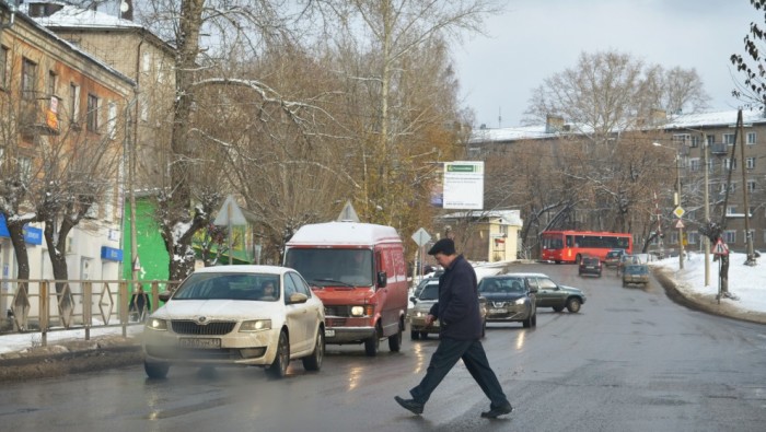 Переход дороги в неположенном месте./Фото: pg13.ru