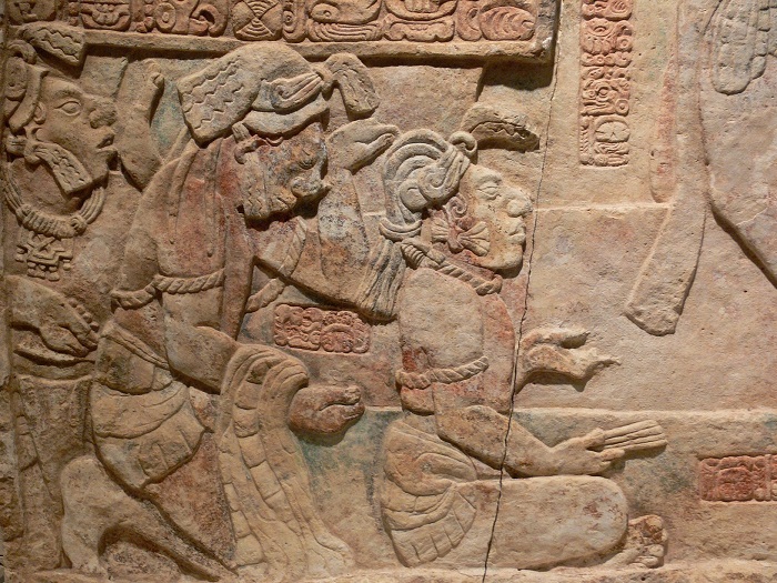 После майя осталось немало рисунков и надписей в камне.