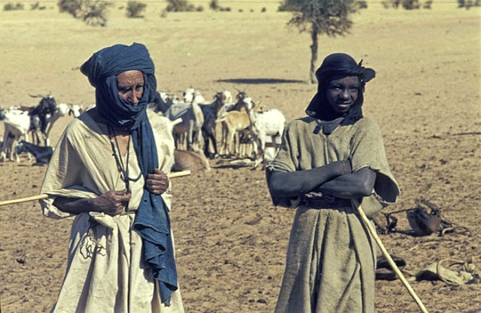 Мужчина и женщина из племени туарегов, 1974 год