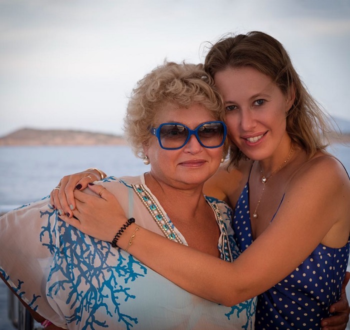 В своём инстаграме Ксения признаётся, что унаследовала любовь к жизни от матери (instagram.com/xenia_sobchak)