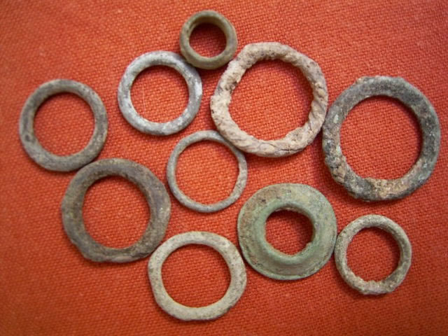 Древние кельты тоже расплачивались кольцами. /Фото:e-wiki.org