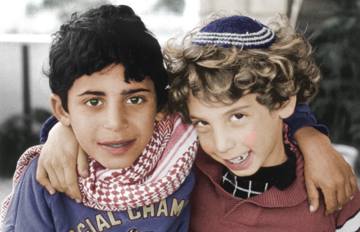 Еврейский и арабский мальчики. 1989. /Фото: puiv.com