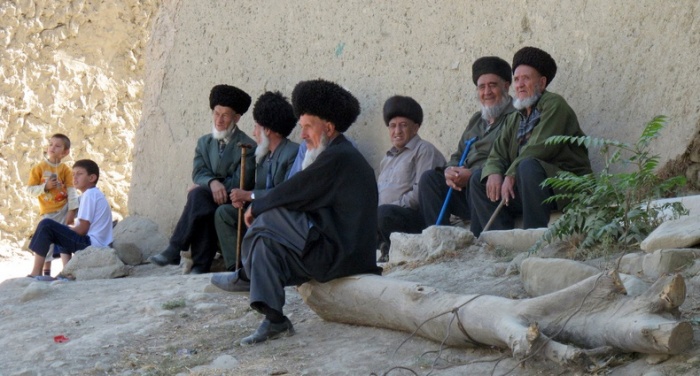 Старейшины в горных поселениях до сих пор вызывают трепет и огромное уважение. /Фото:Flickr/Peretz Partensky