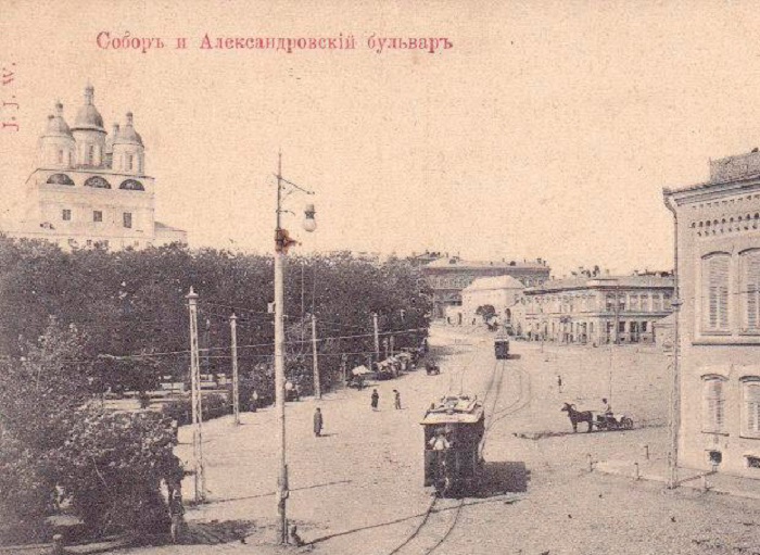 Астраханский трамвай на старой фотографии.